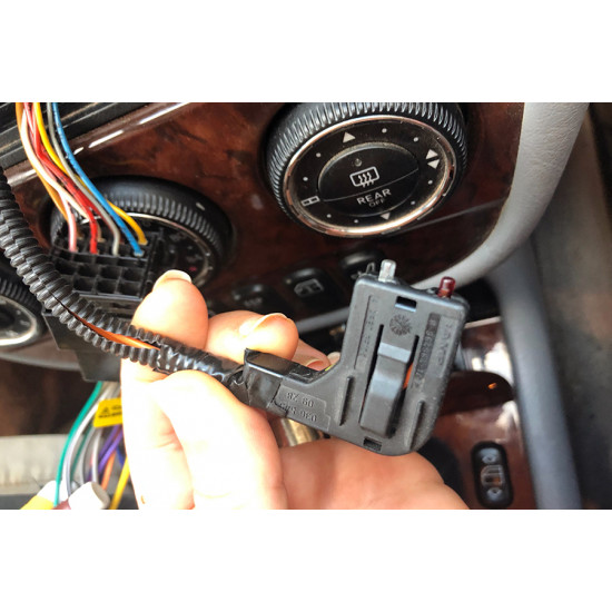 D2B Fiber Optic adapter for Mercedes-Benz